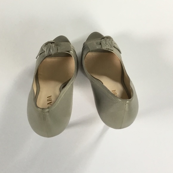 PRADA - Picture 3 of 16